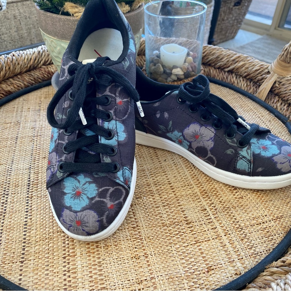 Ellen Degeneres “  ED-Chapala” Leather Floral Print Sneakers
